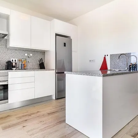 Sun Surf - Brand New & Cozy In Apartment